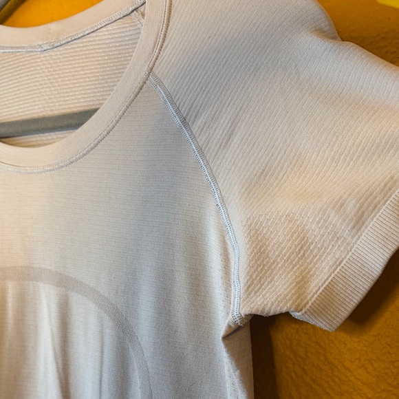 Lululemon Women's Swiftly Tech Short Sleeve Top. Size 8 Like new. Silverspoon - Picture 2 of 6